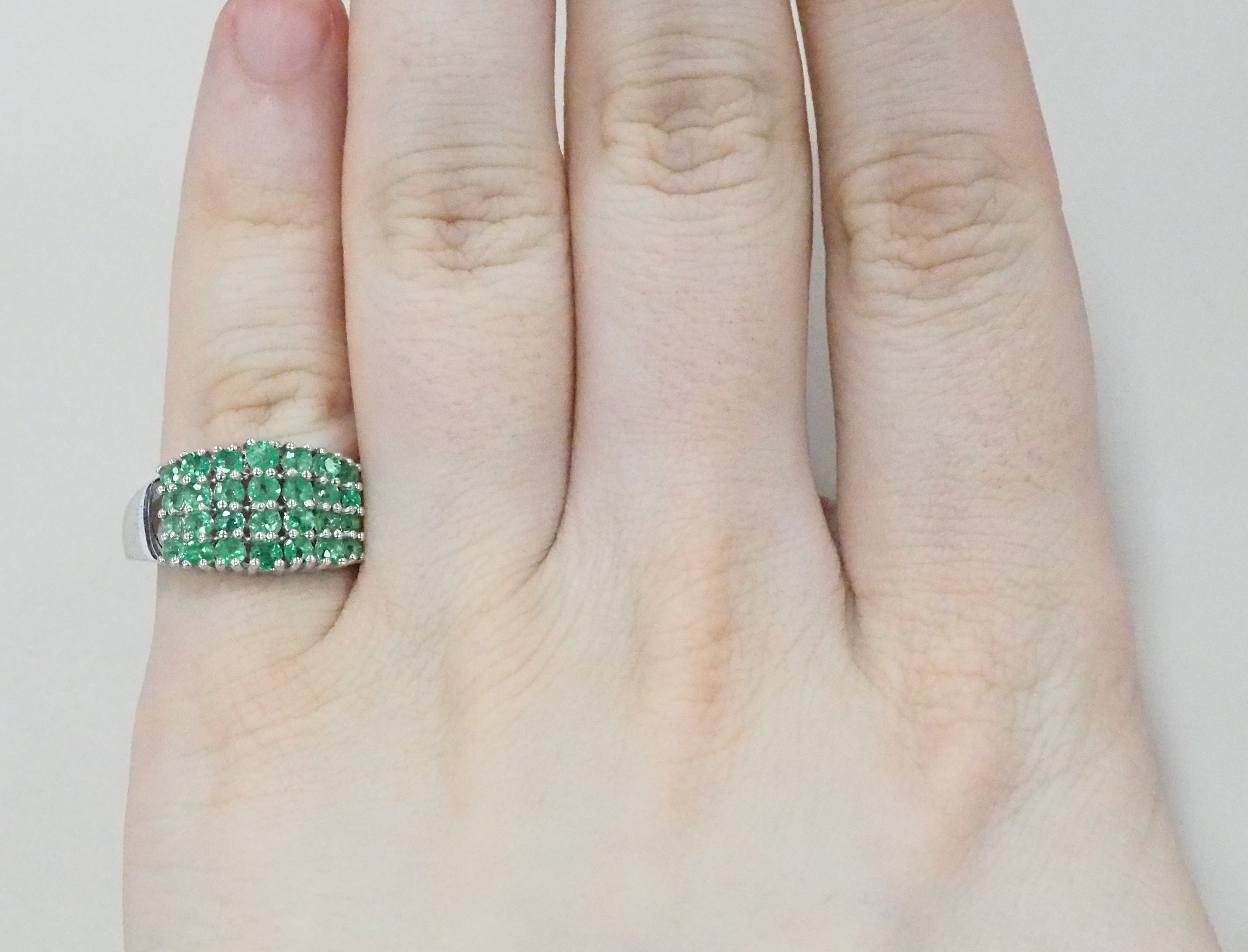 Серебряное кольцо 925 пробы; вставки 28 Изумруд (F) 1,15ct. 4/Г3